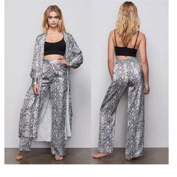 Good American Silky Flowy Snake Skin Print Pant BNWT - Picture 6 of 9